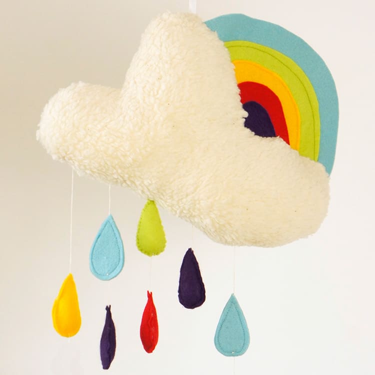 Wolken-Spieluhr mit Regenbogen nähen Schnittmuster Nähanleitung Mobile Babyausstattung